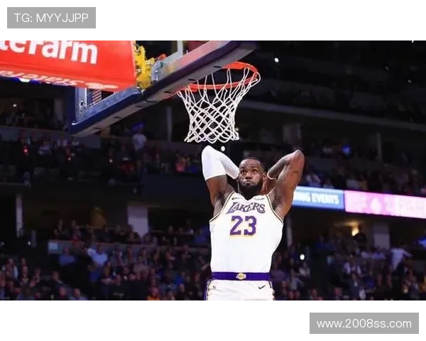 詹姆斯底线后仰破纪录 成历史得分王